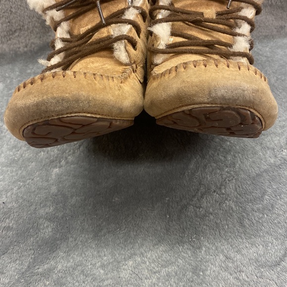 COPY - EUC Chickaree Ugg moccasin booties size 6 - Picture 3 of 8